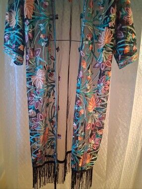 American Flirt Women's Embroidered  Sheer Duster Kimono Sz M Preowned